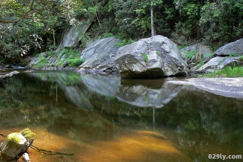 婺源李坑景区（婺源李坑景区值不值得去）