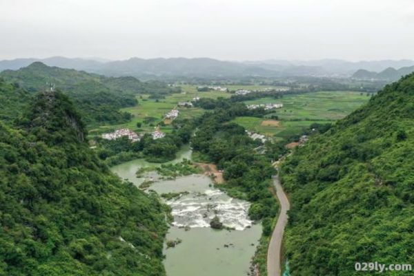 广西鹿寨县（广西鹿寨县鹿寨镇）