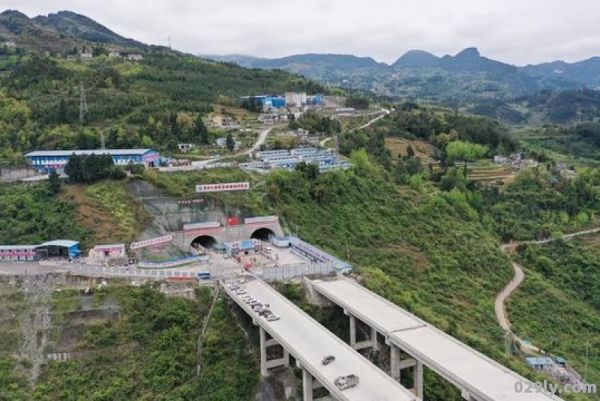 遵赤高速公路（遵赤高速公路是谁承建的）