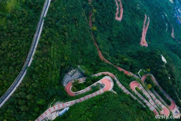 矮寨盘山公路（矮寨盘山公路起点到终点?）