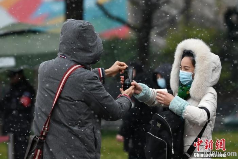 下雪啦!2021年成都第一场雪来了,出行时应当注意什么