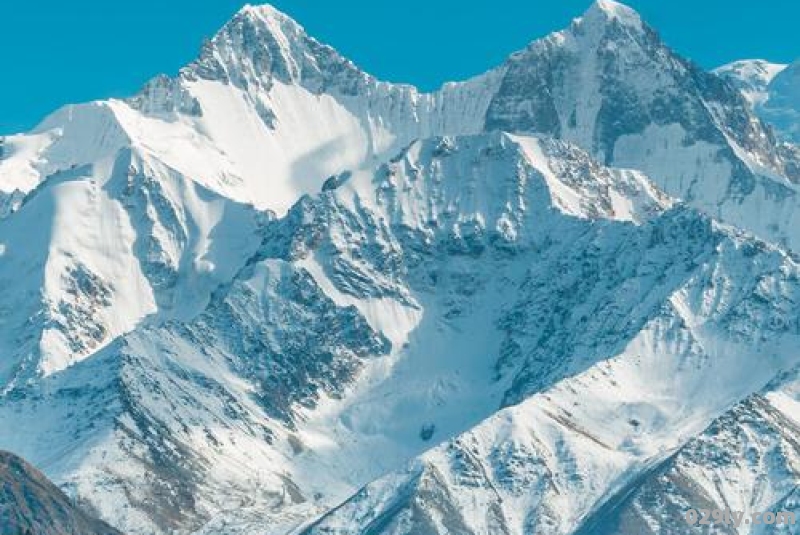 新疆雪山在哪里