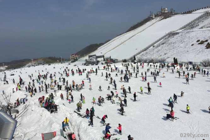 安吉滑雪场一年四季都开放吗