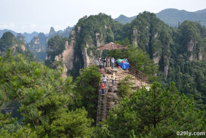 北京到张家界自驾游（北京到张家界自驾游中间住在哪里好）