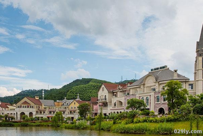 春城花园酒店（春城花园酒店前台电话）