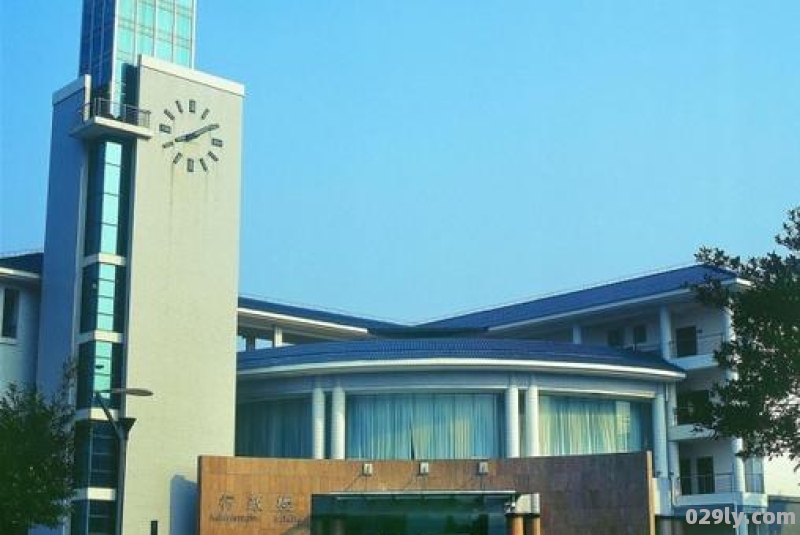 广东财经大学附近酒店（广东财经大学坐落在哪里）