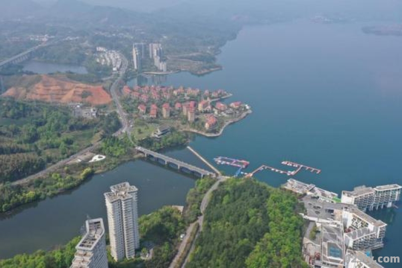 黄山太平湖皇冠假日酒店（黄山太平湖皇冠假日酒店违章建筑拆除）