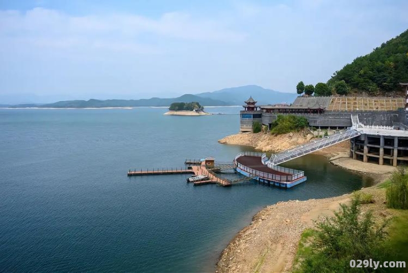 花亭湖酒店（花亭湖风景名胜区电话）