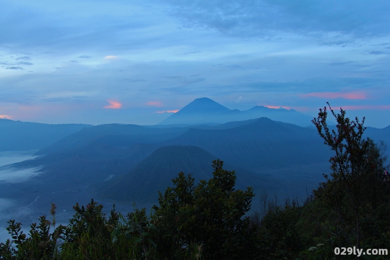 冒纳罗亚火山（冒纳罗亚火山图片）