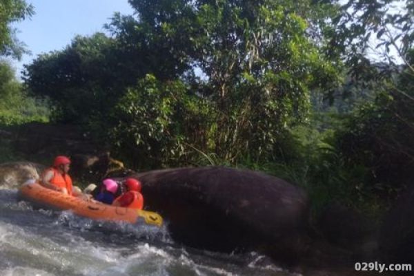 博罗雷公峡漂流（博罗雷公峡漂流景区有公禺休房吗）