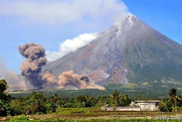 马荣火山（马荣火山位于什么火山带上）