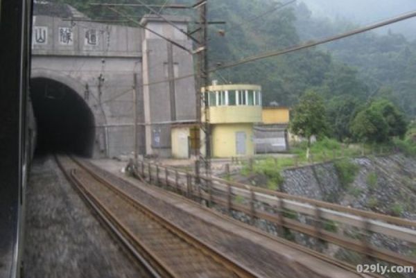 大瑶山隧道（大瑶山隧道哪一年开通）