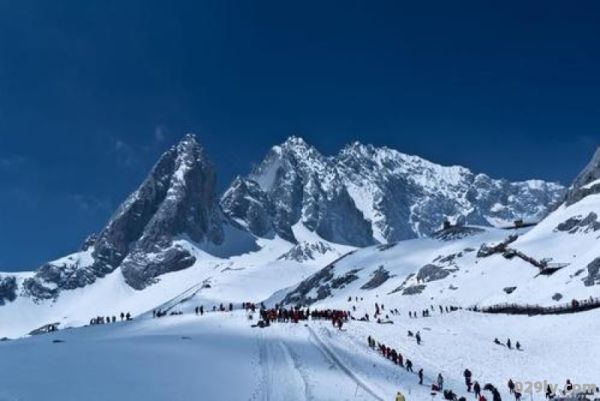 玉龙雪山海拔多少（云南玉龙雪山海拔有多高）