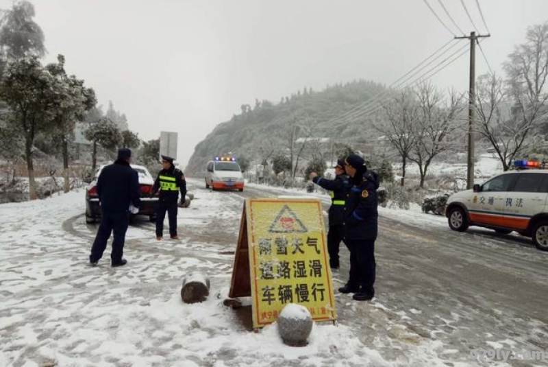 下大雪高速封路吗