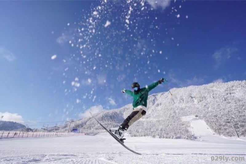 12月中旬去西岭雪山耍需要穿雪地靴吗