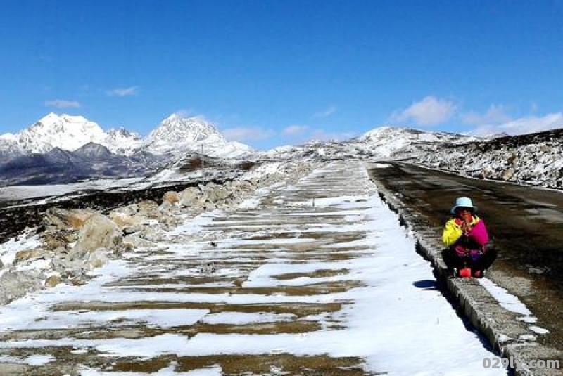 雅拉雪山观景台海拔多少米