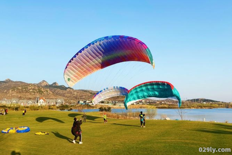 山东滑翔伞旅游去哪里好济南有哪些滑翔伞景点