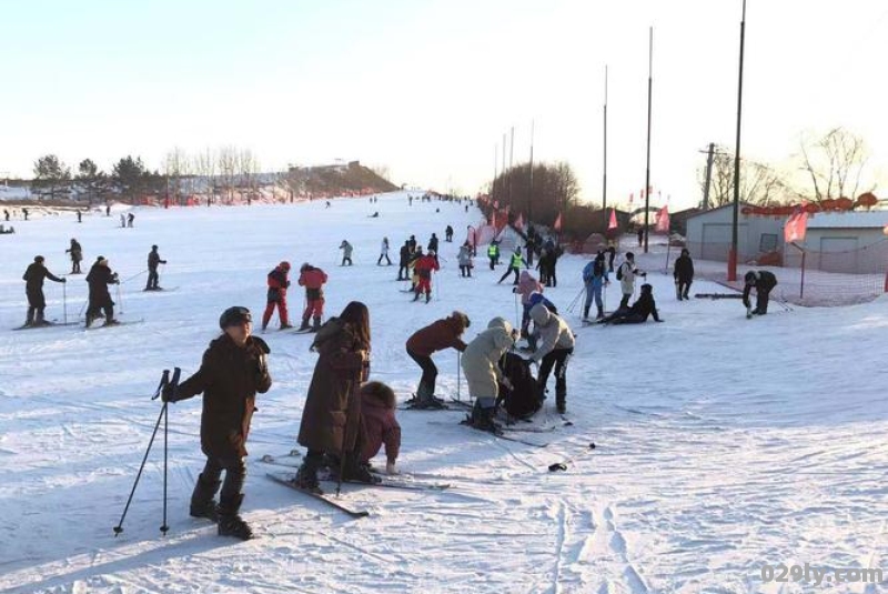 名都滑雪场怎么样多少钱一小时