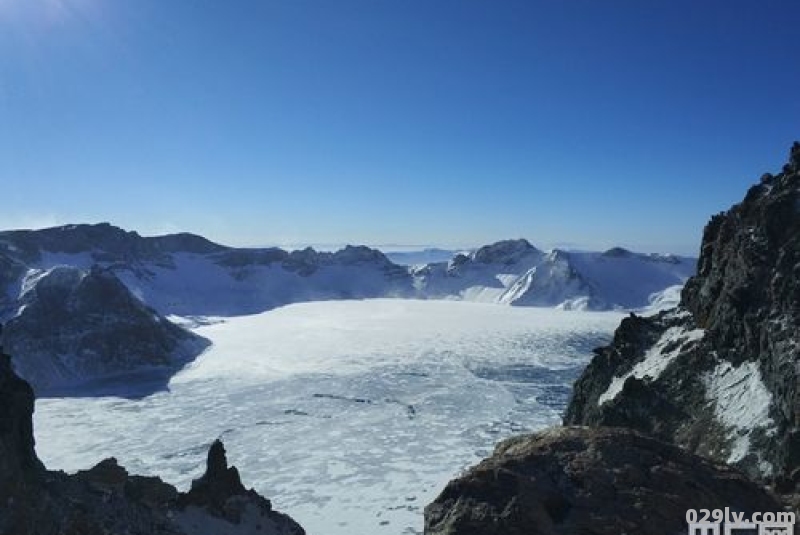 长白山下雪封山吗