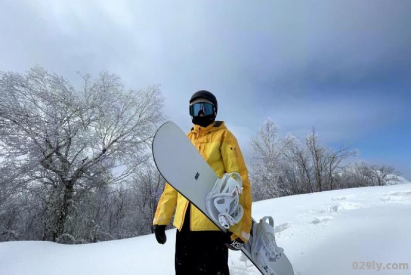 寒假期间陪父母去亚布力滑雪场的英语作文