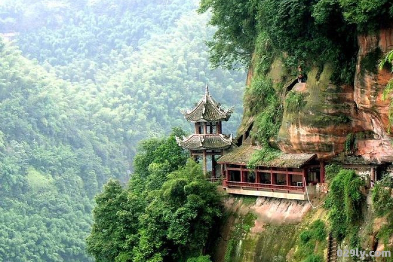 旅游景点排行榜前十名（四川旅游景点排行榜前十名）