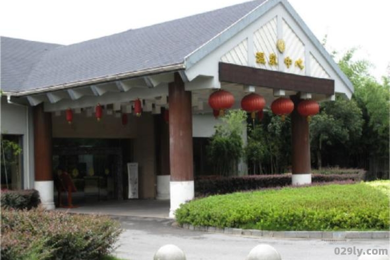 赤壁龙佑温泉酒店（赤壁龙佑温泉酒店附近有商场吗）