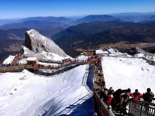 爬雪山女生旅游团多少钱 爬雪山女生旅游团多少钱一个